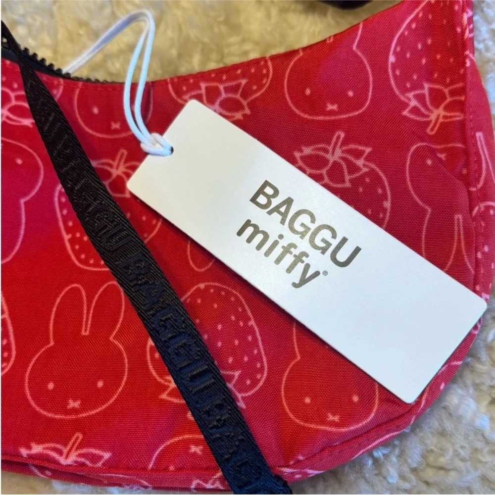 BAGGU Miffy UO Urban Outfitters Small Crescent Crossbody Bag Purse BNWT - Picture 6 of 7